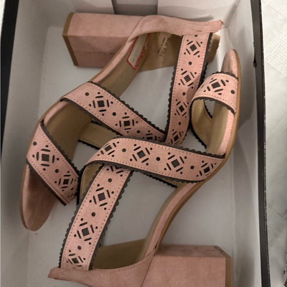 Chinese Laundry Women's Brown Cutout Sandals - Picture 6 of 6